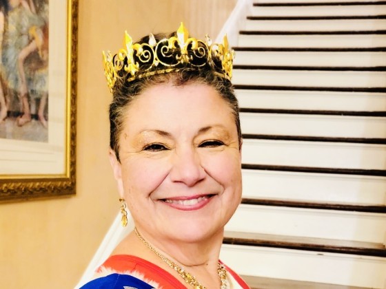 Beth Arroyo Utterback as Queen Yolande